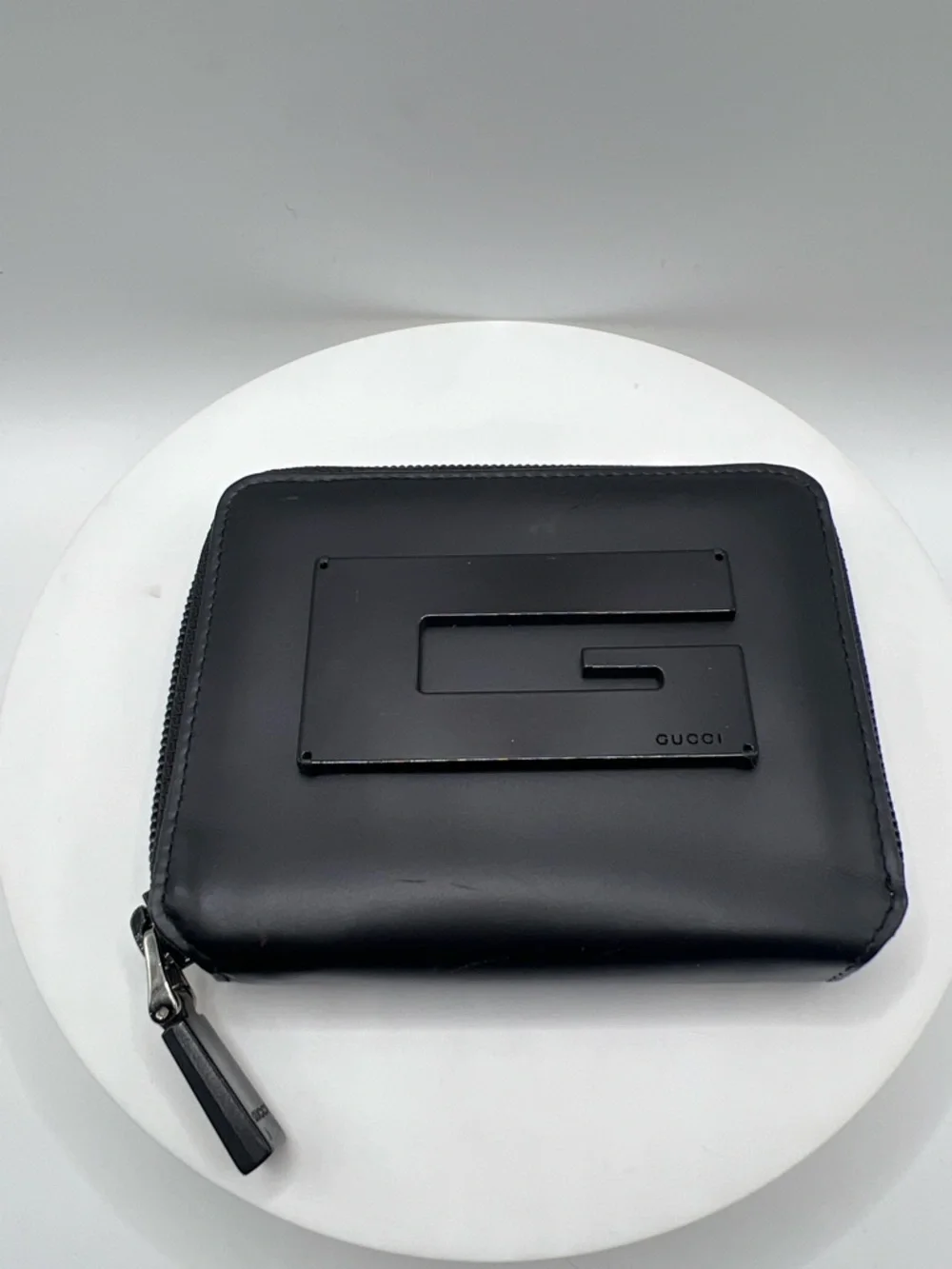 7050. Authentic Gucci Black Leather Zip Wallet with Glossy Logo. Made in Italy. - Picture 3 of 16